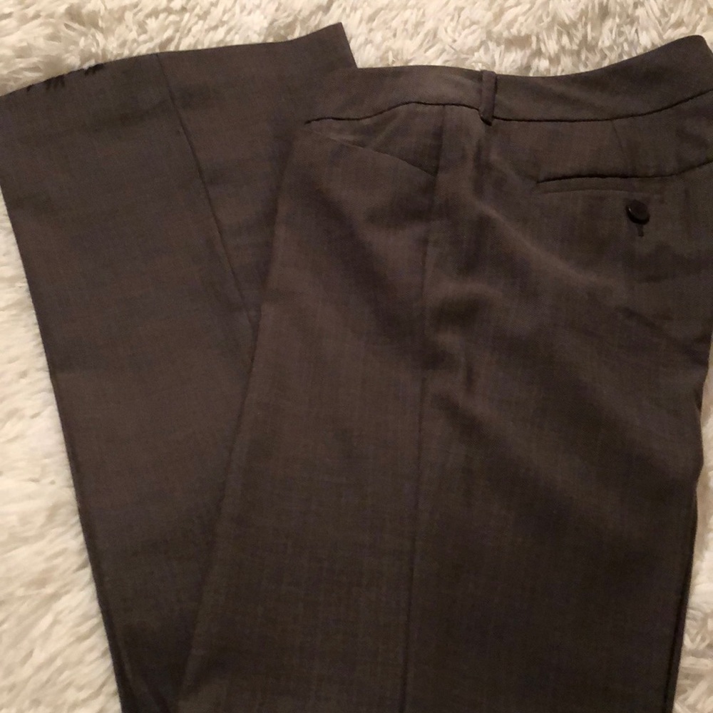 Brown dress pants —size 0.      EUC